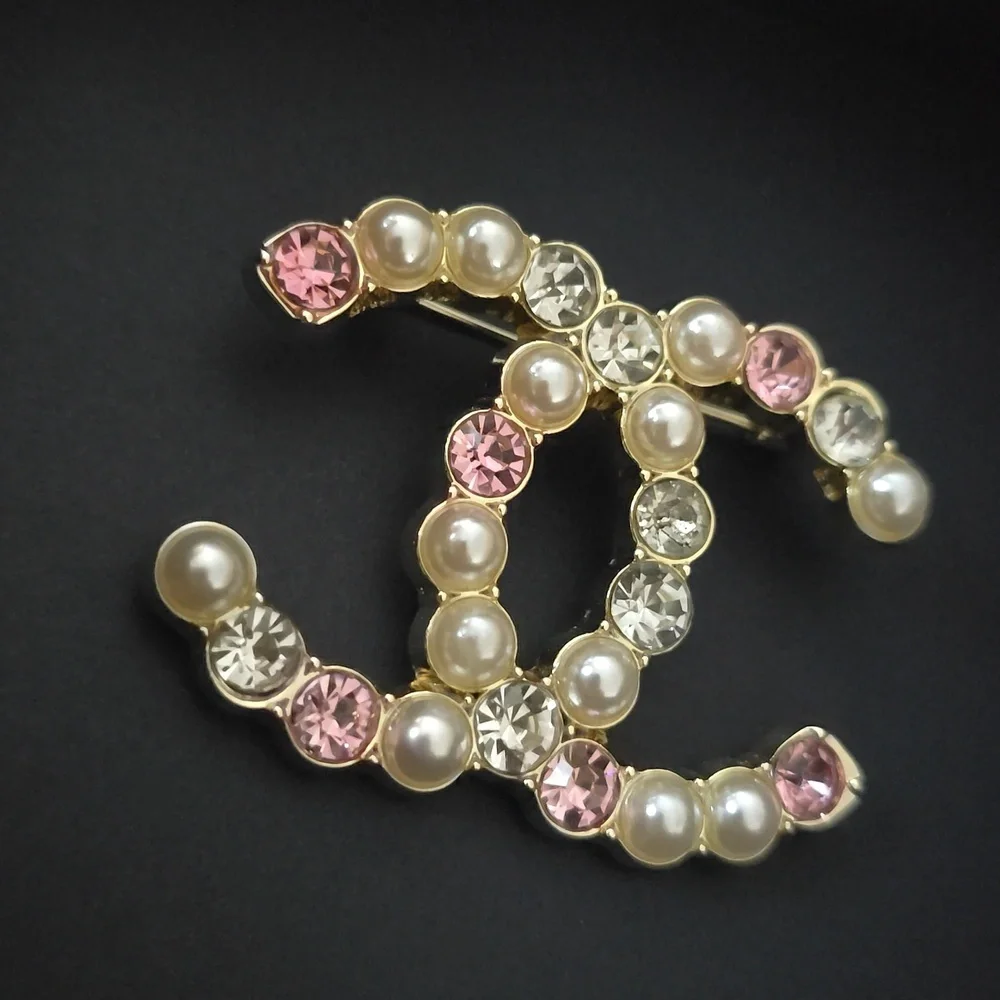 Like New! Authentic CHANEL CC Pearl Crystal Embellished Brooch PINK - Picture 11 of 16